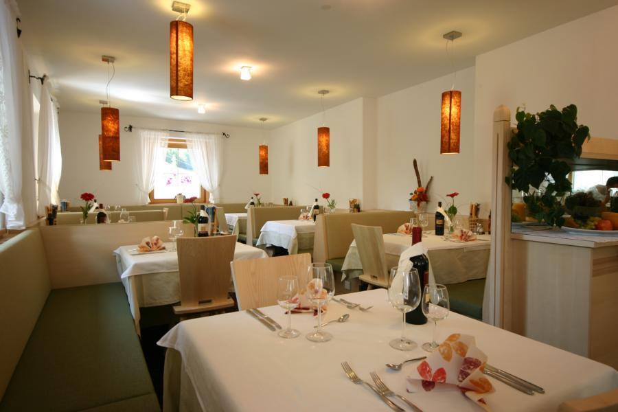 Hotel Mall San Valentino alla Muta Ngoại thất bức ảnh